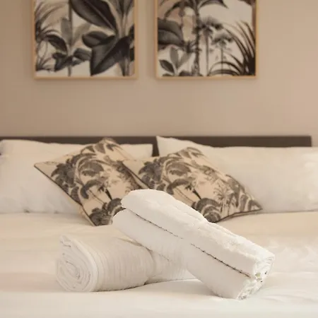 Luxury San Siro Apartment, 5 Min Metro, Balcony & Fast Wifi-3
